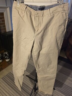 Tommy Hilfiger Women's Khaki Straight-Leg Chinos